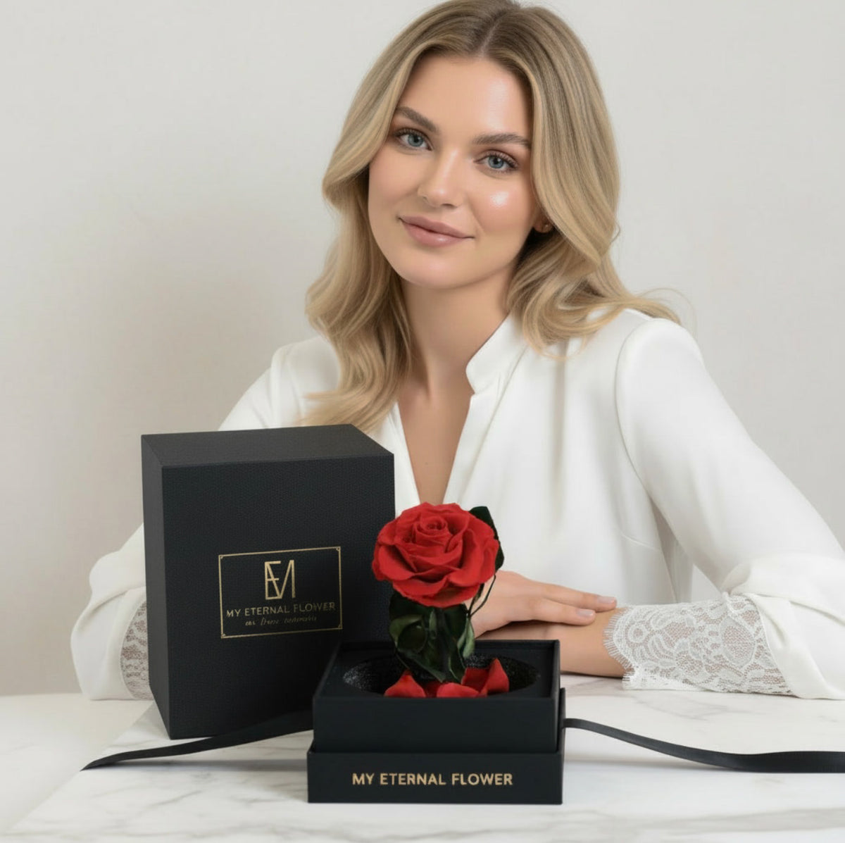 Mini Luxe Eternal Rose Dome in Red Rouge