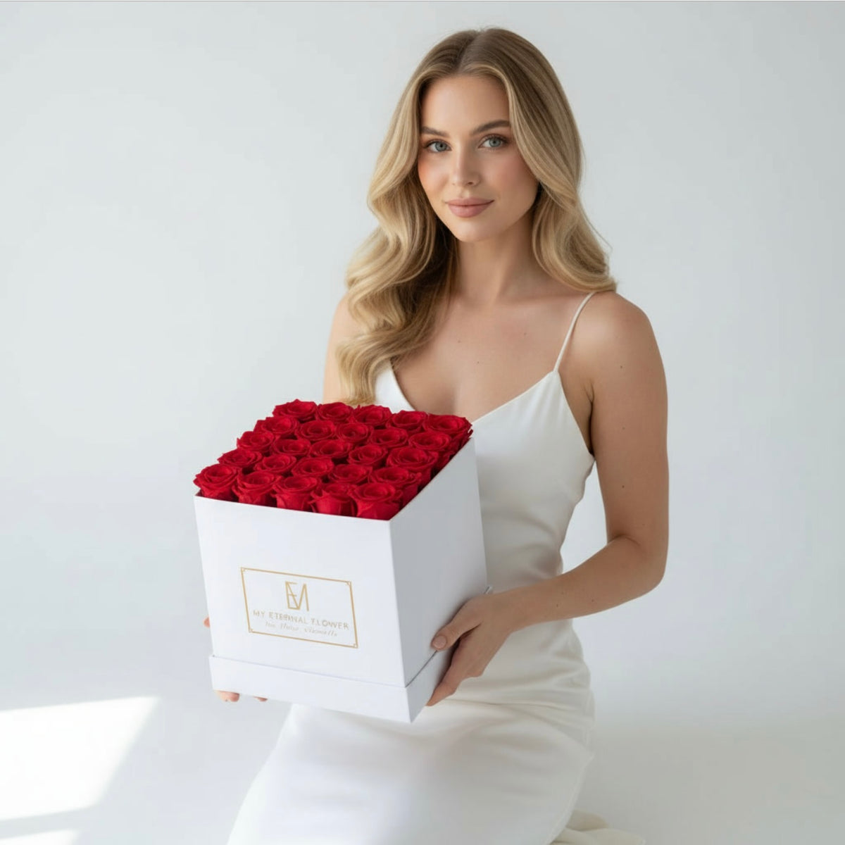 Grande Square - 25 Eternal Roses