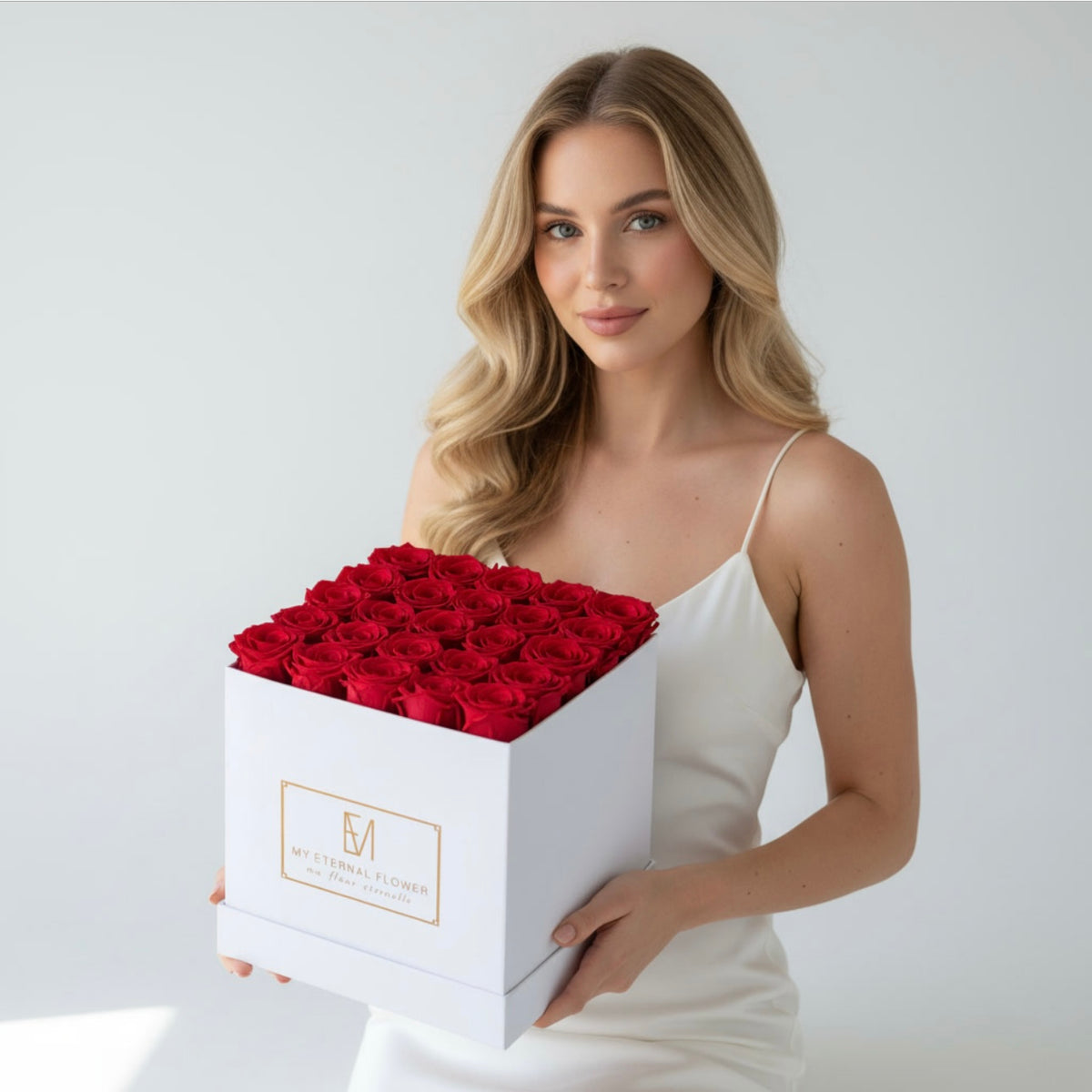 Grande Square - 25 Eternal Roses